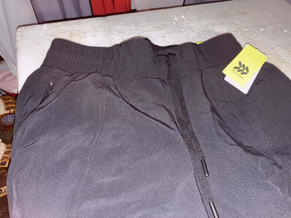 All in Motion Women's Mid Rise Woven Shorts 4" Inseam Black Size Small New